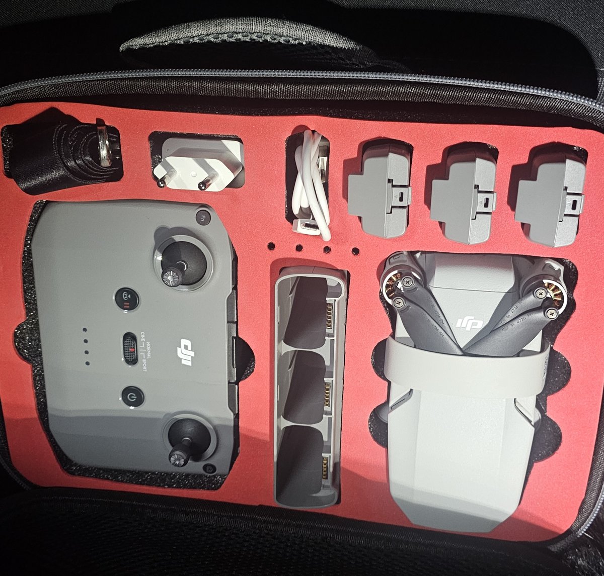 DJI Mini 2 Dron - Komplet sa 3 baterije i originalnom kutijom